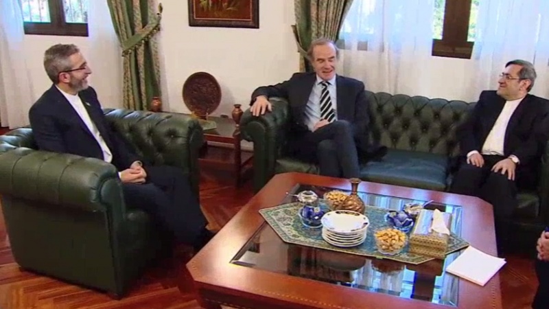 Iranpress: مساعد وزير الخارجية الإيراني يلتقي إنريكي مورا