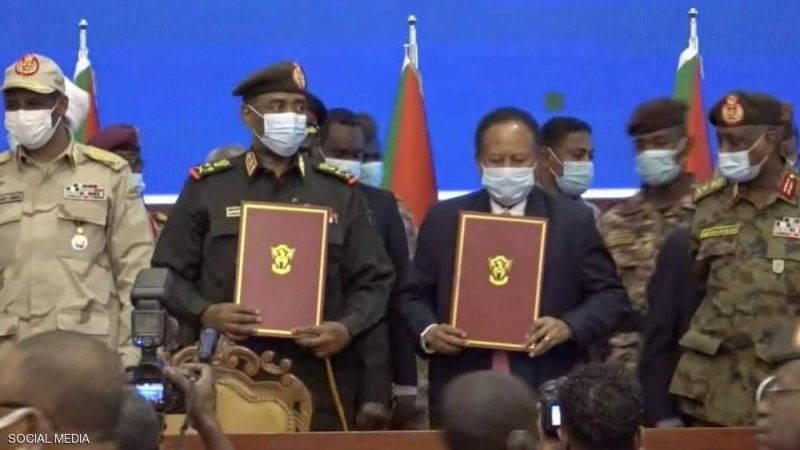 Iranpress: السودان.. حمدوك والبرهان يوقعان على الاتفاق السياسي لاستكمال الفترة الانتقالية