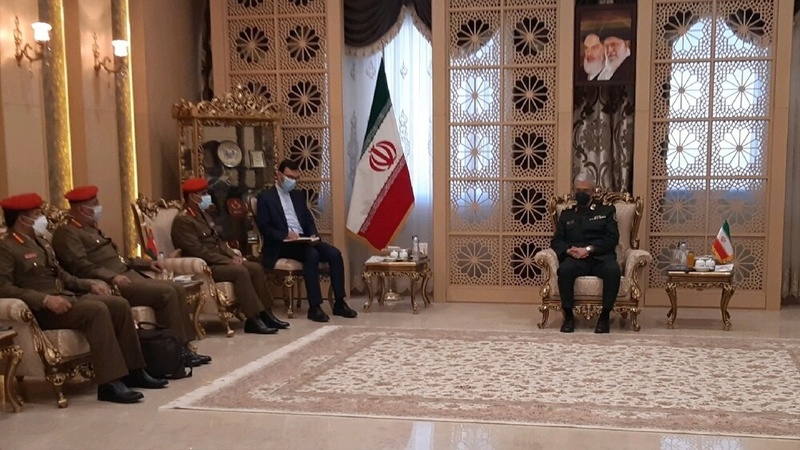 Iranpress: اللواء باقري: تطوير العلاقات الشاملة مع سلطنة عمان هو سياسة إيران الثابتة