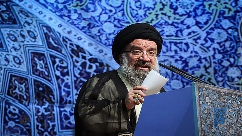 Iranpress: خطيب جمعة طهران يحذر الصهاينة من ارتكاب أي خطأ تجاه إيران