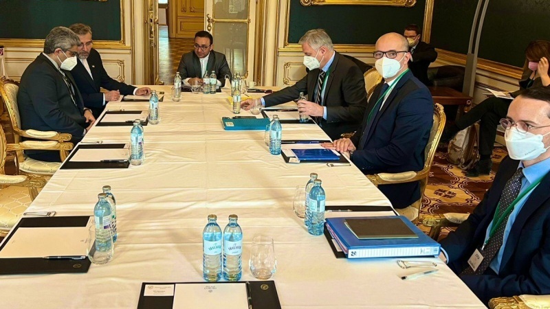 Iranpress: باقري كني یلتقی ممثلي الدول الأوروبية الأعضاء في الاتفاق النووي