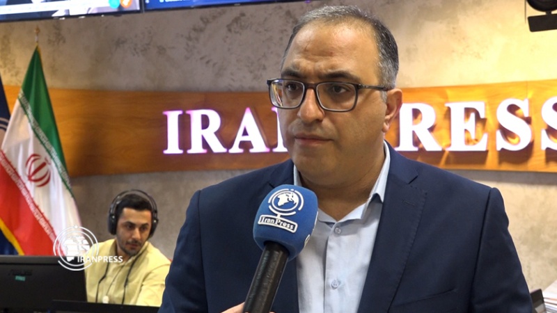 Iranpress: وزير الرياضة والشباب يعد بدراسة مشاكل نادي آرارات في طهران