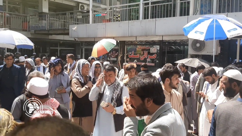 Iranpress: مساعي طالبان لتحسين قيمة العملة الأفغانية
