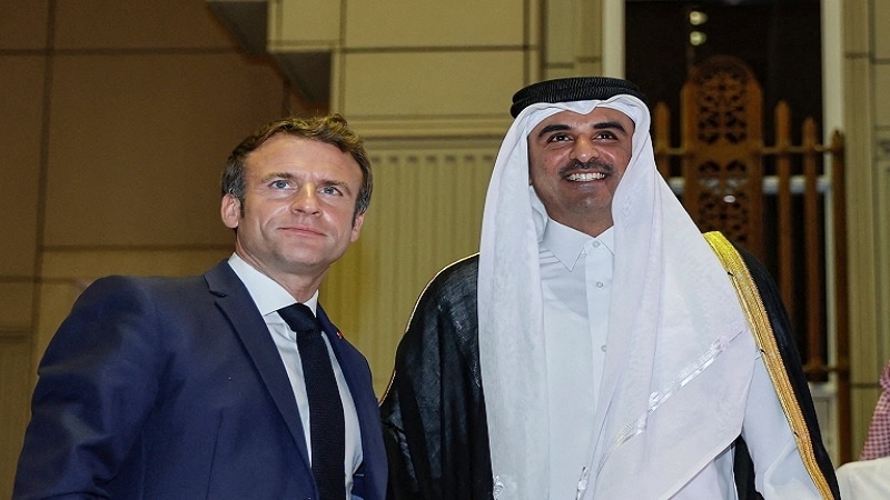 أمير قطر يبحث مع الرئيس الفرنسي مختلف القضايا الثنائية والإقليمية