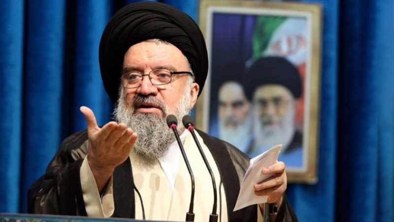 خطيب الجمعة : الشعب الإيراني لن يقبل بما أقل من إلغاء الحظر