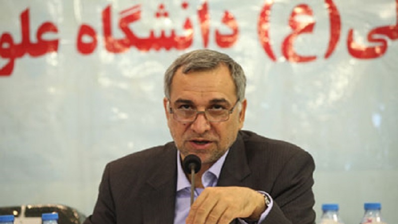 Iranpress: وزير الصحة: إنتاج لقاح كورونا كان من إنجازات إيران في مكافحة الوباء