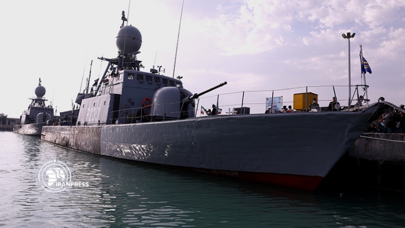 Iranpress: إزاحة الستار عن أول محرك بحري وانضمام مدمرتين لإطلاق لصواريخ إلى الجيش