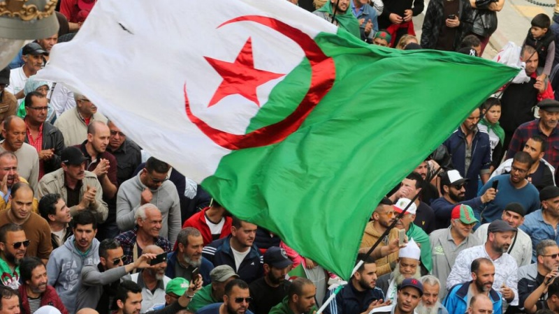 Iranpress: احتجاجات في الجزائر وصدامات مع الشرطة 