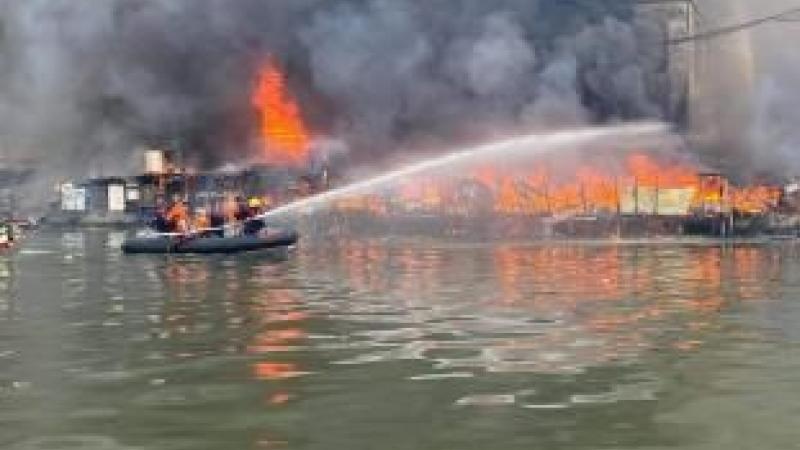 Iranpress: بنغلاديش.. ارتفاع حصيلة قتلى حريق عبارة الركاب إلى 37