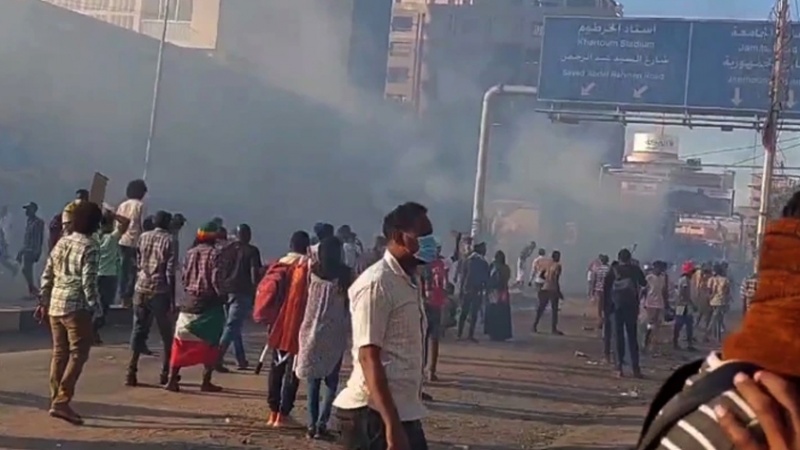 Iranpress: قتلى وجرحى في قمع المتظاهرين بالسودان
