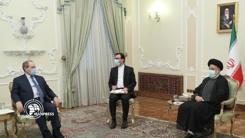 Iranpress: الرئيس الإيراني يستقبل وزير الخارجية السوري