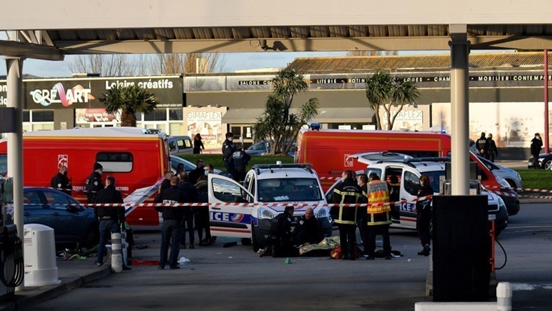 حمله با شمشیر در فرانسه؛ 2 مامور پلیس زخمی شدند