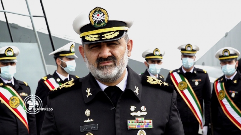 Iranpress: قائد البحرية للجيش الإيراني: ليس للحظر تأثير في الحضور البحري الإيراني