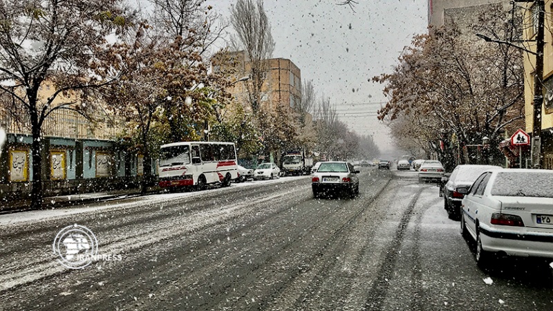 Iranpress: مدينة تبريز تكتسي حلة بيضاء خلال الأيام الأخيرة من فصل الخريف