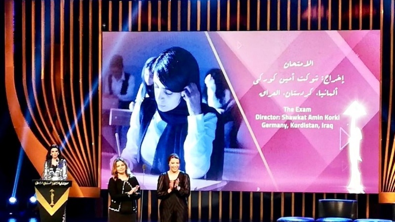 Iranpress: فيلم ‘امتحان‘ يفوز بجائزة دولية في مهرجان القاهرة السينمائي