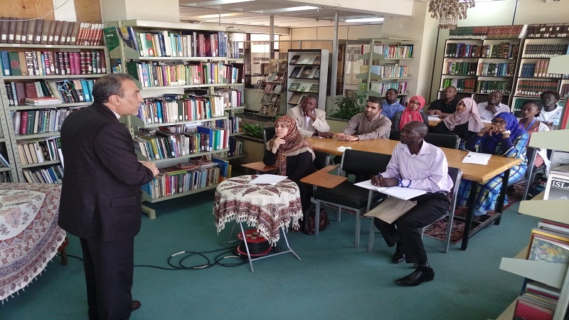 دورة تدريبية لتعليم اللغة الفارسية في كينيا