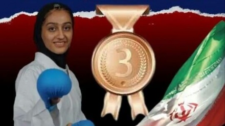 لاعبة إيرانية تحصل على ميدالية برونزية في بطولة آسيا للكاراتيه