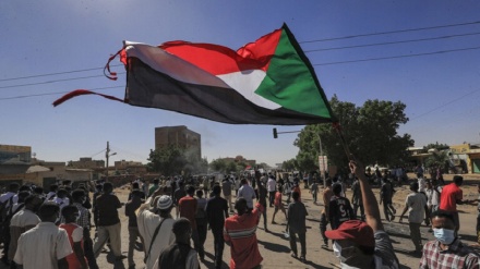 إطلاق الغاز المسيل للدموع لتفريق المتظاهرين بالعاصمة السودانية
