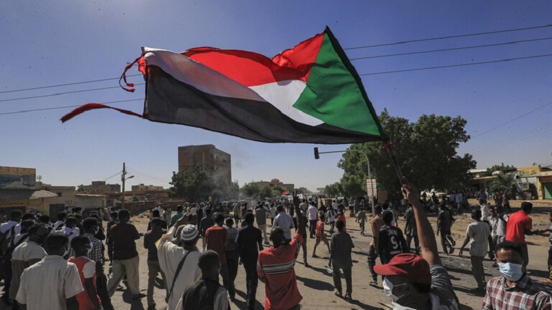 Iranpress: إطلاق الغاز المسيل للدموع لتفريق المتظاهرين بالعاصمة السودانية