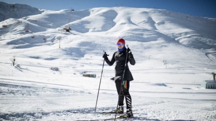 سيدة إيرانية تحصد ثاني ذهبية في بطولة تركيا للتزلج الريفي على الثلج