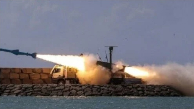 Iranpress: إطلاق صواريخ كروز بحرية نقطوية في مناورات النبي الاعظم (ص) الـ 17