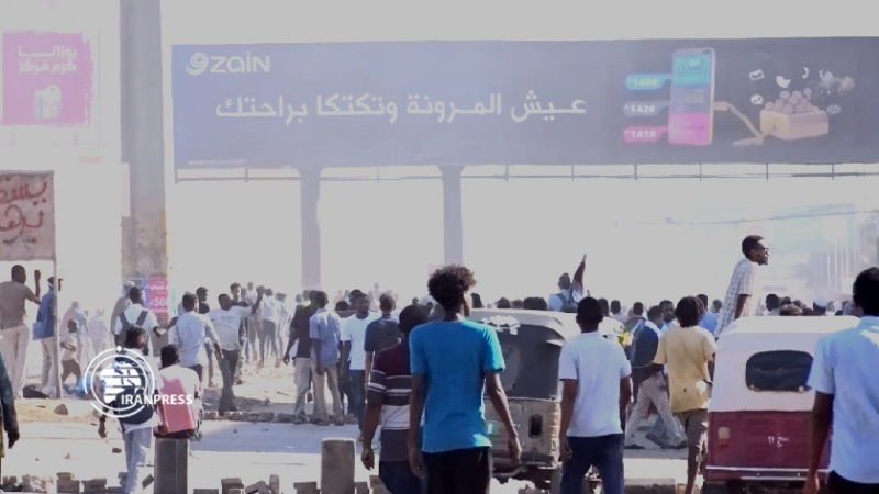 Iranpress:  المظاهرات الحاشدة في السودان احتجاجا على حكم العسكر