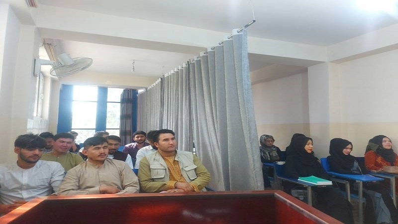 Iranpress: إعادة فتح الجامعات في أفغانستان ولكن بالفصل بين الجنسين