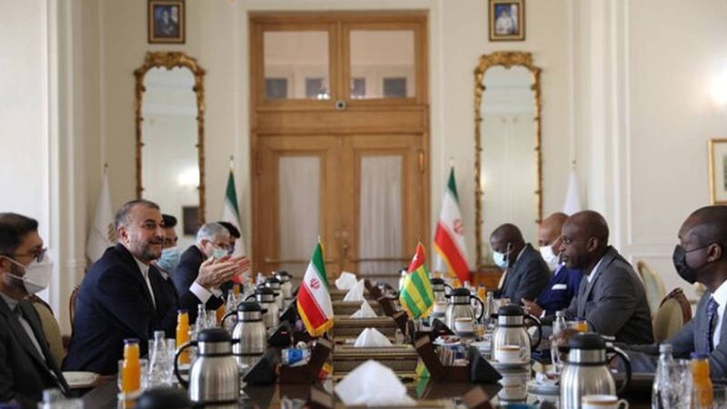 إيران تؤكد على توسيع العلاقات مع الدول الأفريقية