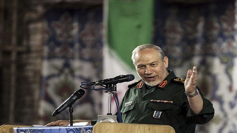 Iranpress: اللواء رحيم صفوي يحذر الأعداء من ارتكاب أي خطاء ضد إيران