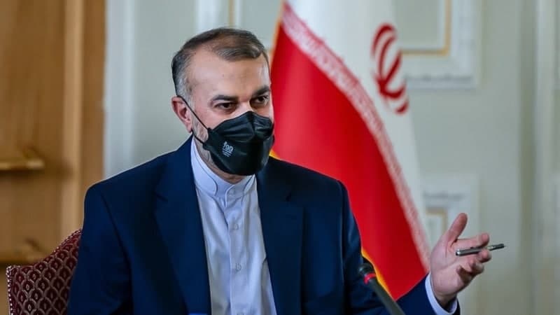 وزير الخارجية الإيراني يلتقي الرعايا الإيرانيين في سلطنة عمان