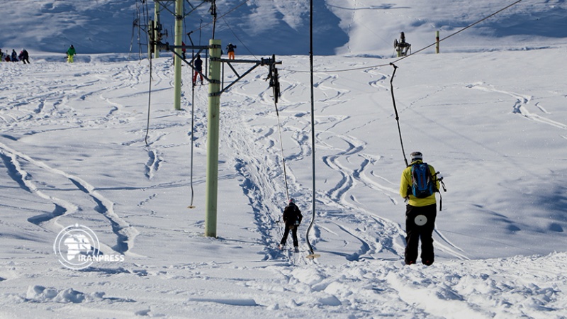 Iranpress: منحدر ‘خوشكا’ للتزلج.. مغامرة عند نقطة الصفر الحدودية