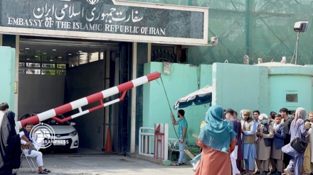  مراجعه افغان‌ها به سفارت ایران برای خروج از افغانستان 