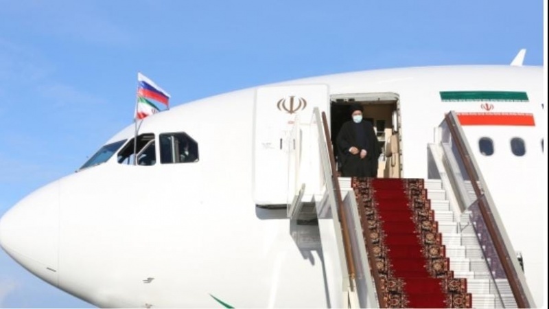 Iranpress: الرئيس الإيراني يصل إلى موسكو