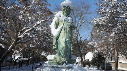 الثلوج تنشر الفرح في مدينة سنندج الإيرانية
