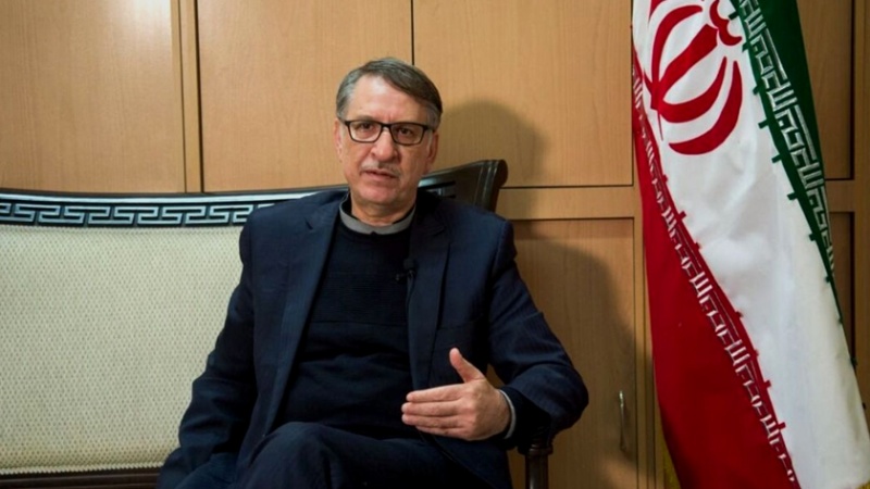 Iranpress: السفير الإيراني في بريطانيا: على المجتمع الدولي أن یقلق من إشعال أزمة بين روسيا وأوكرانيا