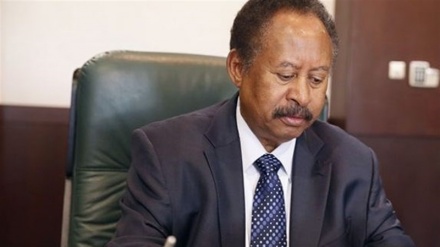 رئيس الوزراء السوداني يلعن استقالته من منصبه