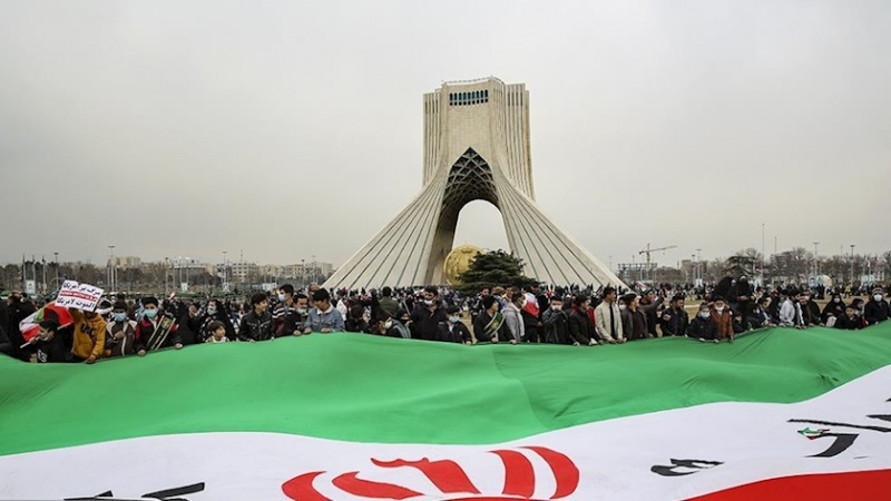 Iranpress: البيان الختامي لمسيرات انتصار الثورة الإسلامية يؤكد على حفظ الوحدة ودعم التضامن الإسلامي