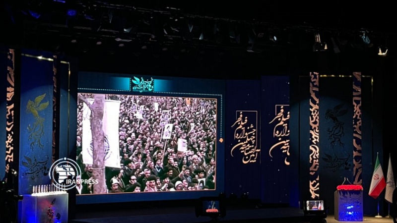Iranpress: إعلام الفائزين بـ مجسم الققنوس البلوري في ختام مهرجان فجر السينمائي