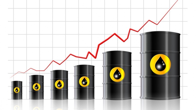 Iranpress: إيران تسجل رقماً قياسياً في إنتاج النفط رغم استمرار الحظر الظالم