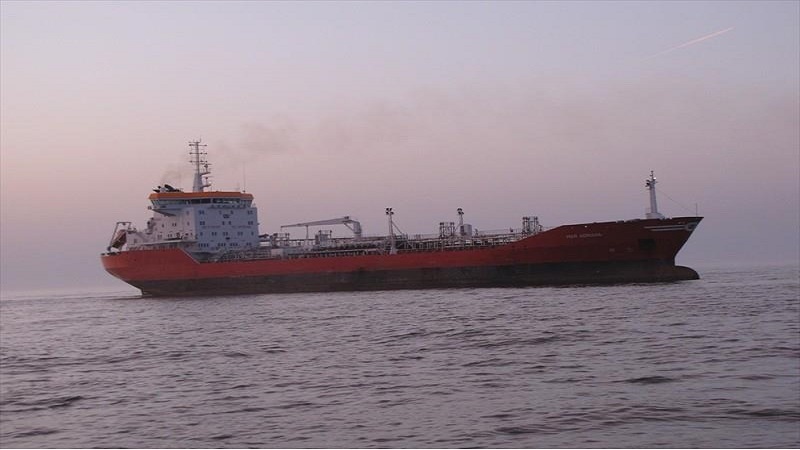 Iranpress: سفن إيرانية تنقذ 17 شخصًا من طاقم سفينة بنمية