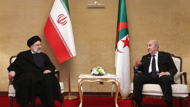 Iranpress: رئيسي يوكد على توسيع العلاقات بين إيران والجزائر