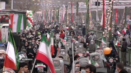 احتفالات تعم أرجاء إيران بمناسبة انتصار الثورة الاسلامية