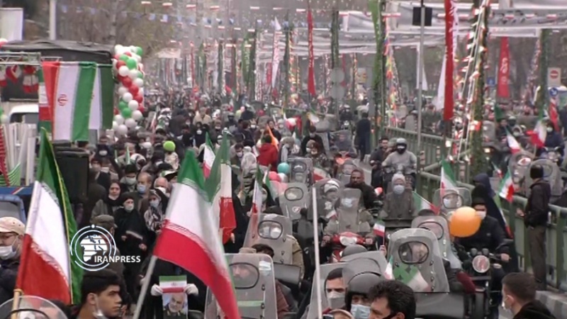 Iranpress: احتفالات تعم أرجاء إيران بمناسبة انتصار الثورة الاسلامية