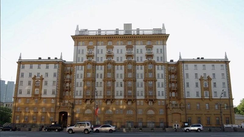 Iranpress: روسيا تطرد نائب السفير الأمريكي في موسكو