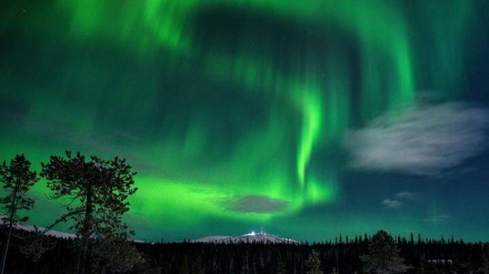 شاهد أضواء الشفق القطبى في عرض مذهل للطبيعة باللون الأخضر