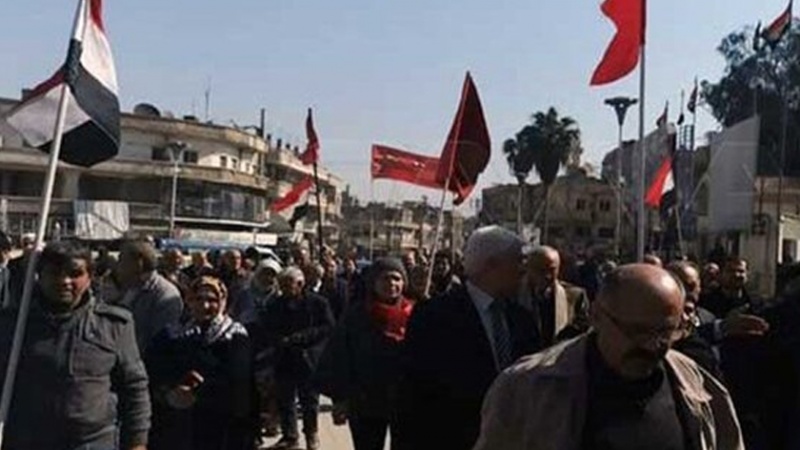 Iranpress: سوريا .. مظاهرات في الحسكة احتجاجاً على الوجود الأميركي غيرالشرعي