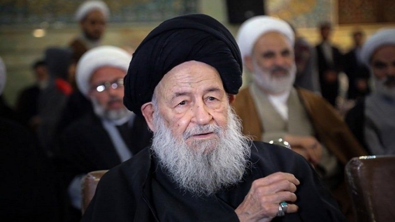 Iranpress: قائد الثورة الاسلامية يعزي برحيل المرجع الديني آية الله علوي جرجاني