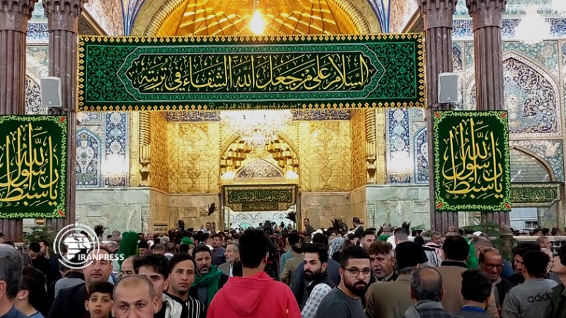 Iranpress: توافد الزوار إلى كربلاء في ذكرى ميلاد الإمام الحسين عليه السلام