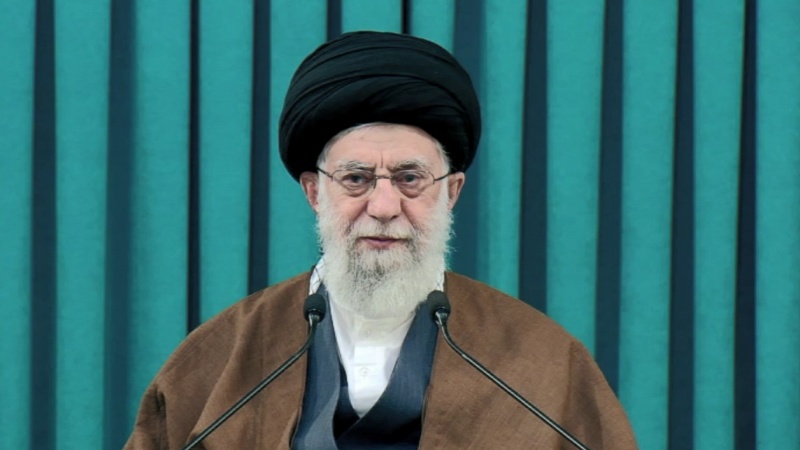 Iranpress: بدء كلمة قائد الثورة الاسلامية مباشرة بمناسبة راس السنة الشمسية 1401