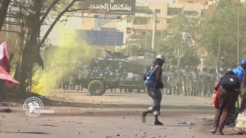 Iranpress: السودان.. المظاهرات تتجدد في العاصمة الخرطوم